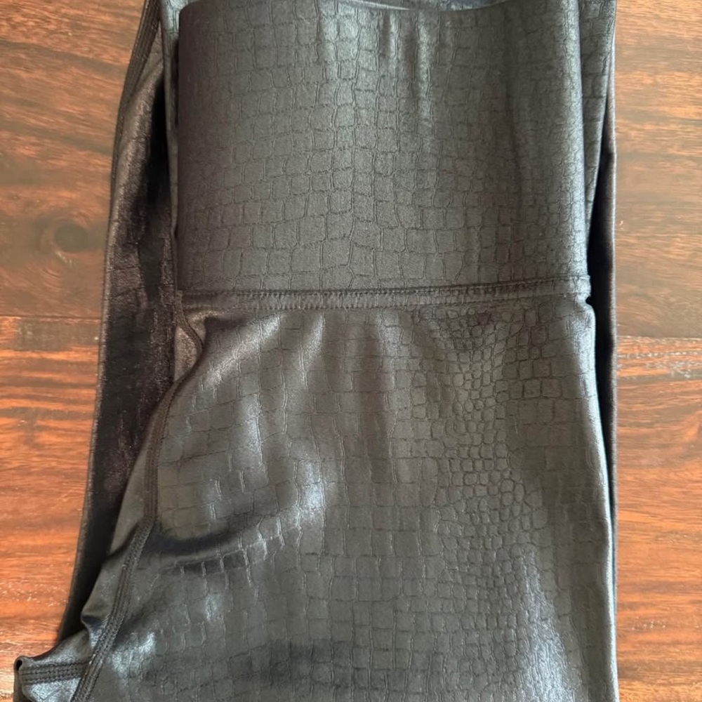 Carbon38 Black Textured Leggings